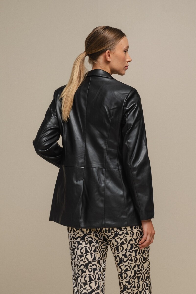 CHAQUETA POLIPIEL COLOR NEGRO 4